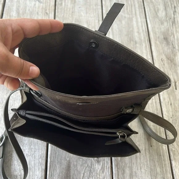 Lucky Brand Foldover Leather Crossbody Bag Taupe Green two tone Adjustable Strap - Picture 7 of 12